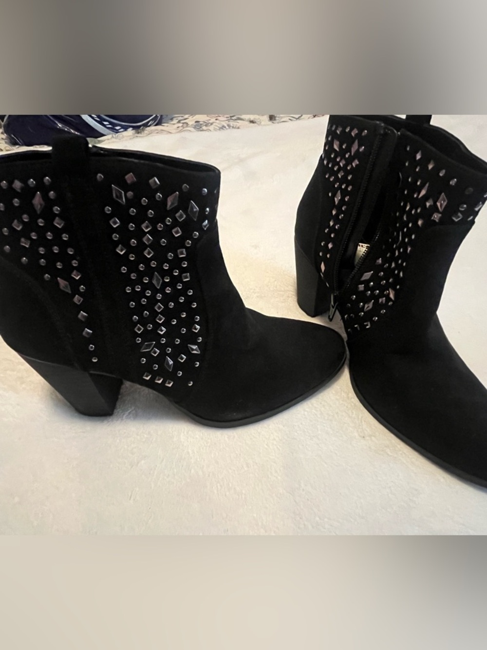 Jennifer Lopez Black Studded Suede Block Heel Ankle Boots size 8 NWT